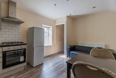 1 bed house, Cyril Crescent, Adamstown, Cardiff, CF241DQ - Image 2